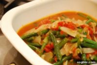 Slow-Simmered Green Beans with Vine-Ripened Tomatoes and Sweet Onions