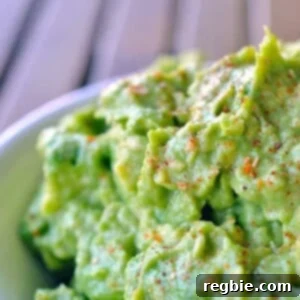 Guacamole by Michelle Tam / Nom Nom Paleo https://nomnompaleo.com