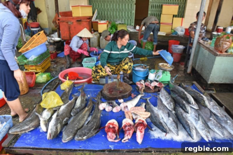 Local vendors and unique findings at Chợ Dương Đông wet market.